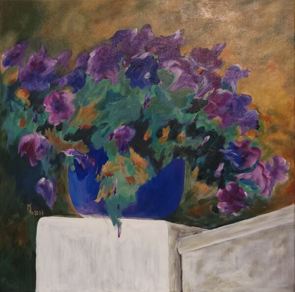 les fleurs sur le mur blanc.resized